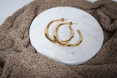 Amelia - Ohrringe - Edler aus 1 Single Piece - 100% wasserfest, langlebig & stilvoll - Exklusiver Schmuck von Parisa.ch