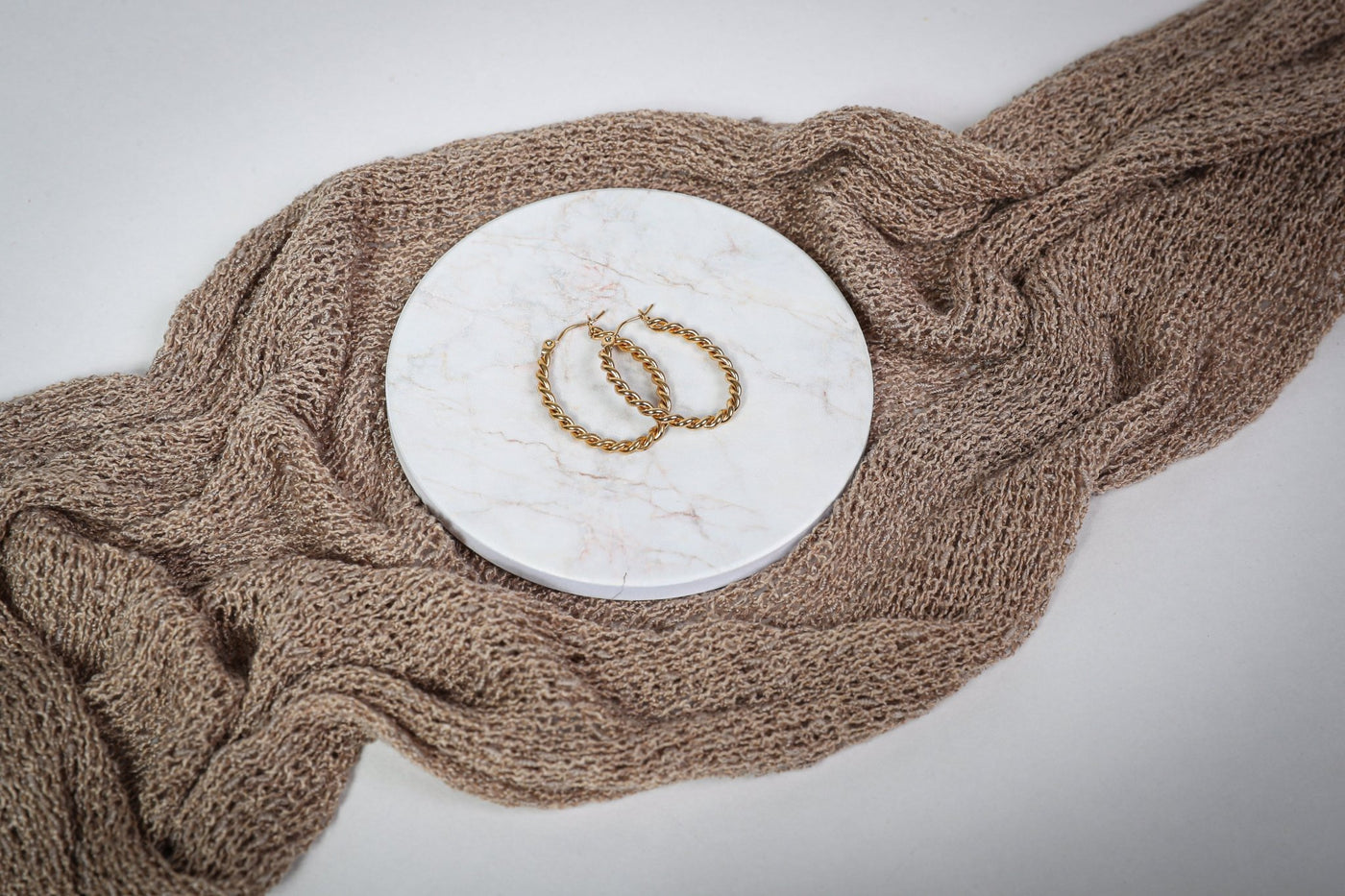 Avina - Ohrringe - Edler aus 1 Single Piece - 100% wasserfest, langlebig & stilvoll - Exklusiver Schmuck von Parisa.ch