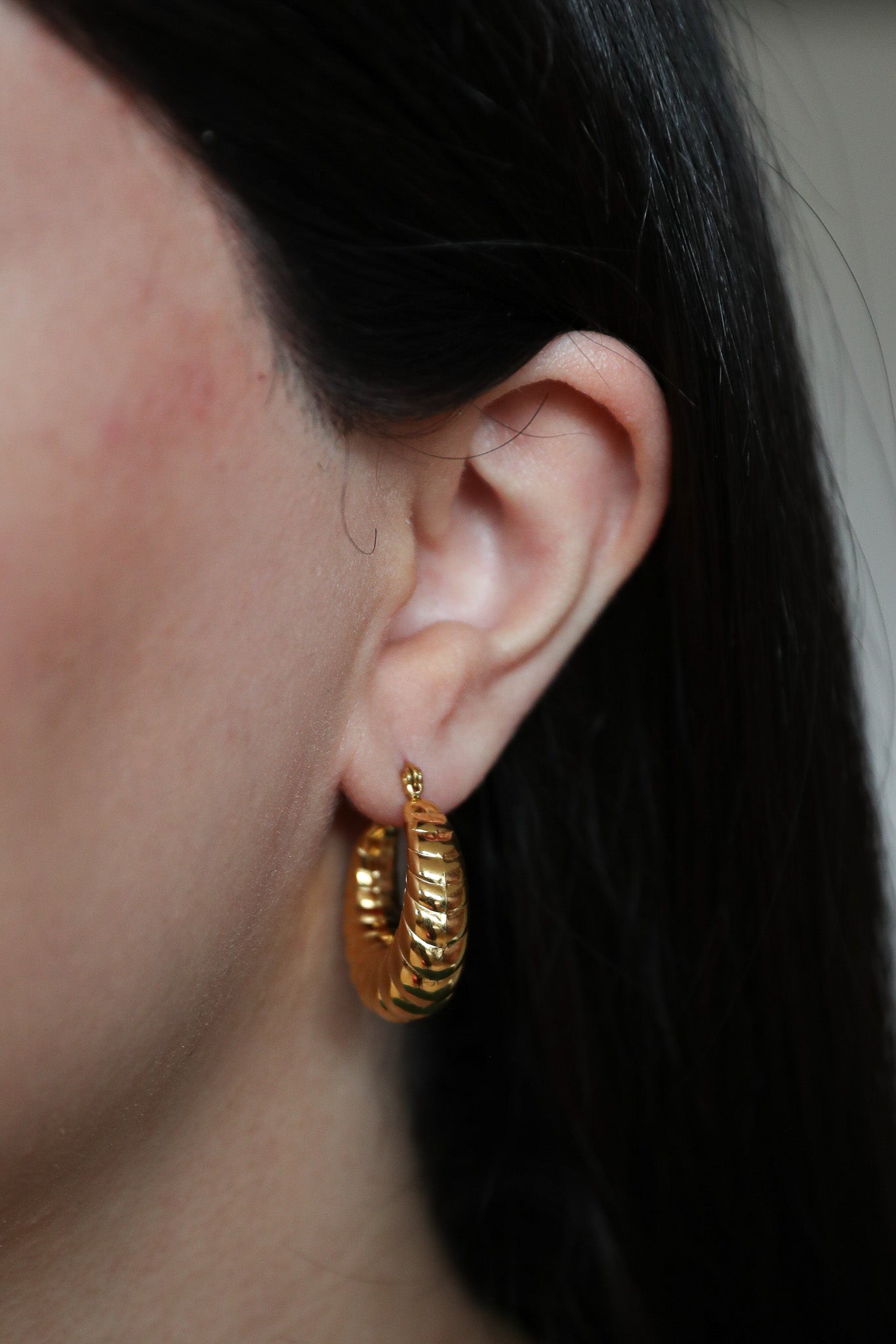Jasmin - Ohrring - Edler aus 1 Single Piece - 100% wasserfest, langlebig & stilvoll - Exklusiver Schmuck von Parisa.ch