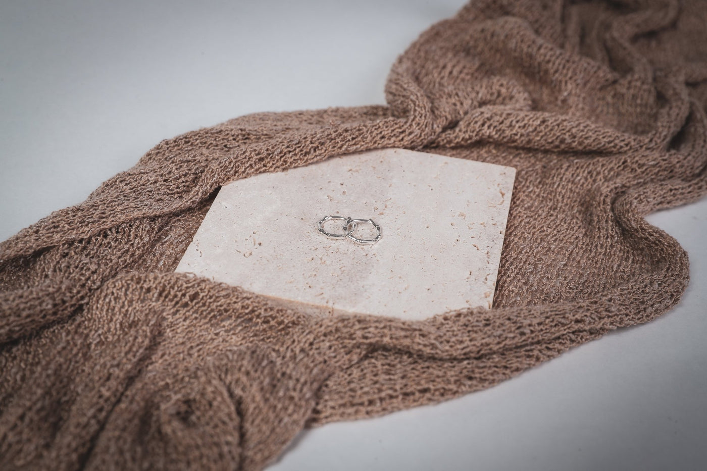 Knochen - Ohrringe - Edler aus Pair ( 2 Single Piece ) - 100% wasserfest, langlebig & stilvoll - Exklusiver Schmuck von Parisa.ch