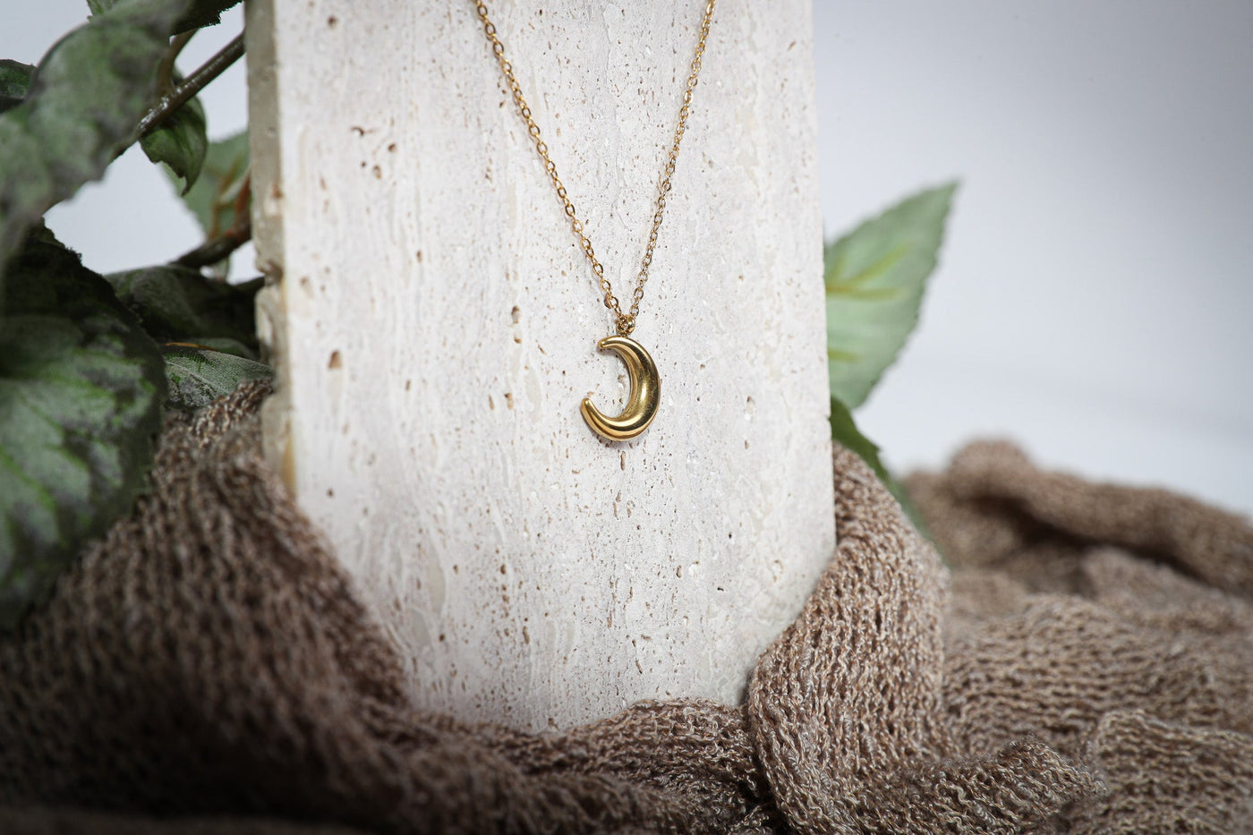 Luna - Halskette - Edler aus Gold - 100% wasserfest, langlebig & stilvoll - Exklusiver Schmuck von Parisa.ch