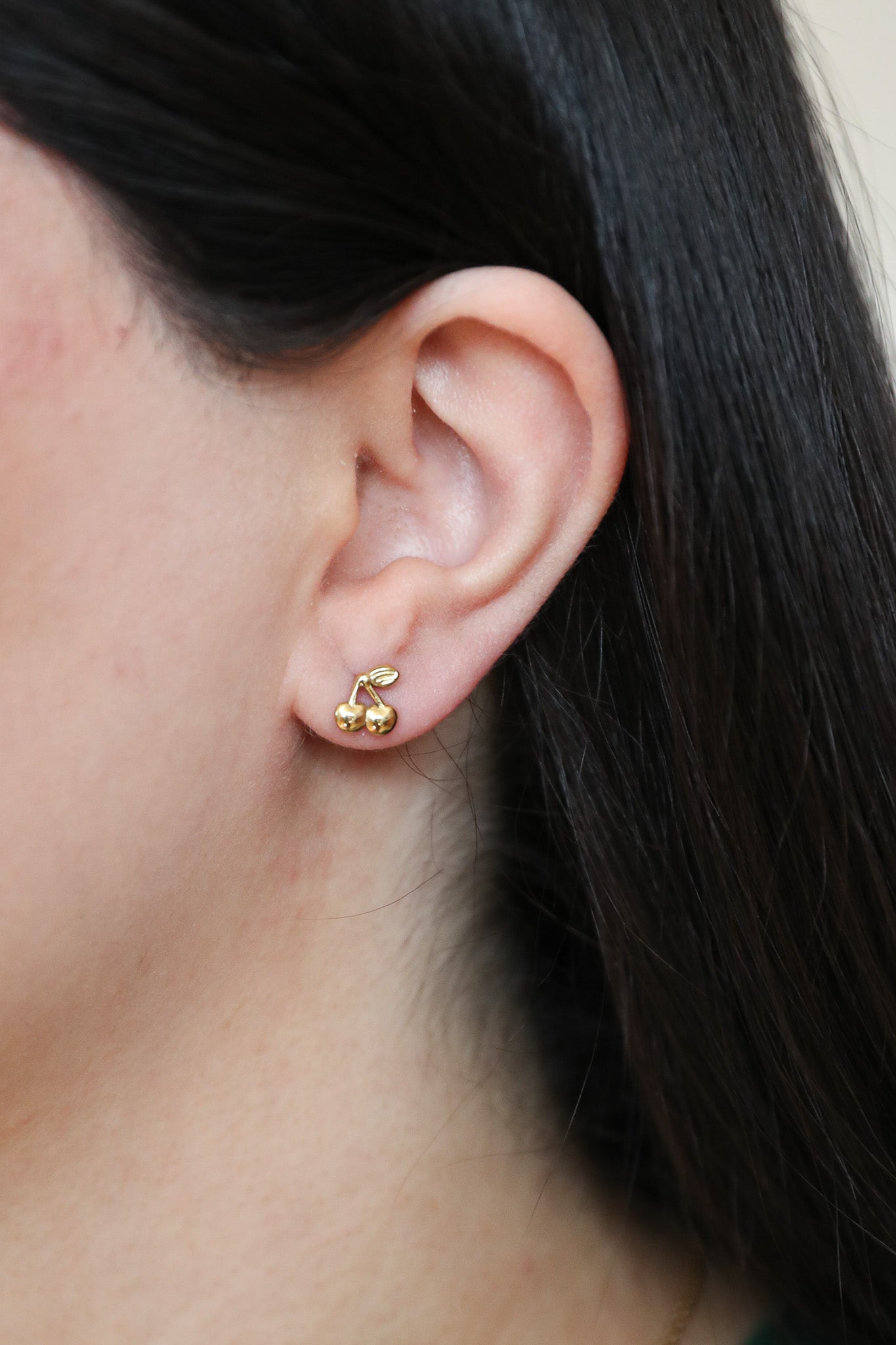Mirella - Ohrstecker - Edler aus 1 Single Piece - 100% wasserfest, langlebig & stilvoll - Exklusiver Schmuck von Parisa.ch