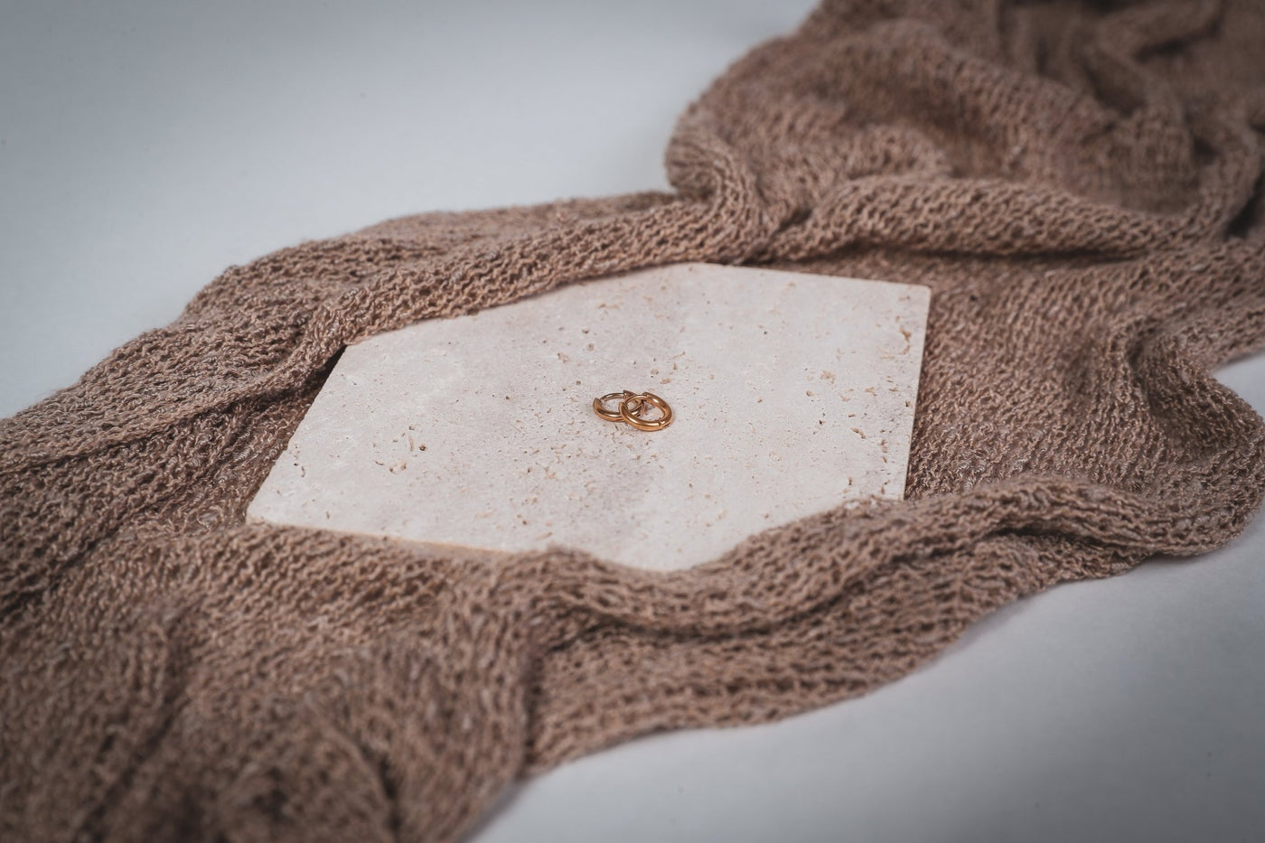 Nima - Ohrringe - Edler aus 0.9cm - 100% wasserfest, langlebig & stilvoll - Exklusiver Schmuck von Parisa.ch
