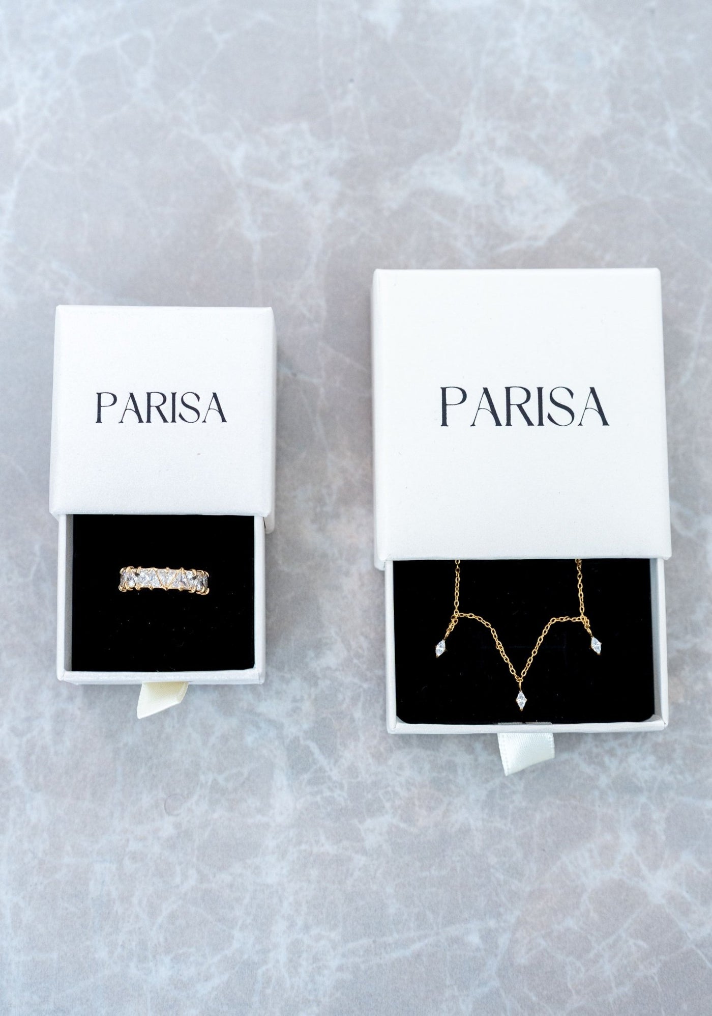 Shiny Set - Edler aus Gold - 100% wasserfest, langlebig & stilvoll - Exklusiver Schmuck von Parisa.ch