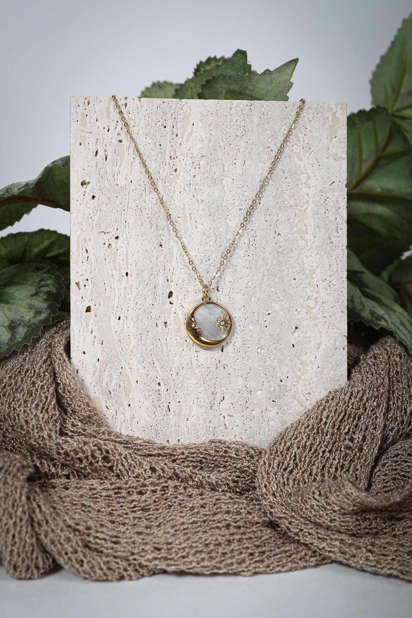 Yuna - Halskette - Edler aus Gold - 100% wasserfest, langlebig & stilvoll - Exklusiver Schmuck von Parisa.ch